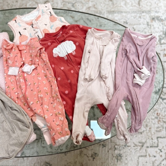 Beautiful Colorful Baby Girl 0-3 Months One Piece Footed Onesie Sleeper Bundle - Picture 3 of 5